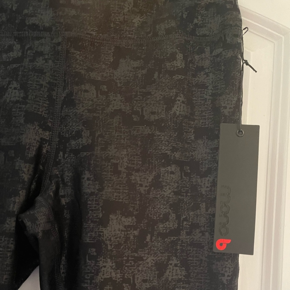 Brand new with tags Mono B leggings black foil size Large!